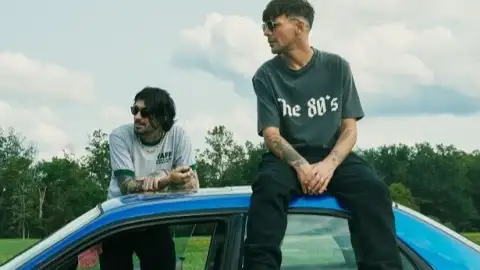 Astros do One Direction, Louis Tomlinson e Zayn Malik estarão juntos em documentário da Netflix